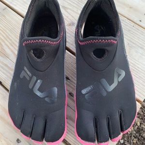 Fila barefoot toe shoes Sz 8 great water shoes